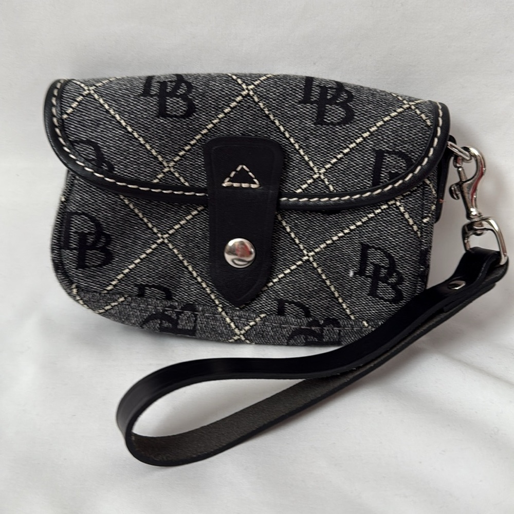 Dooney & Bourke Black vintage wristlet